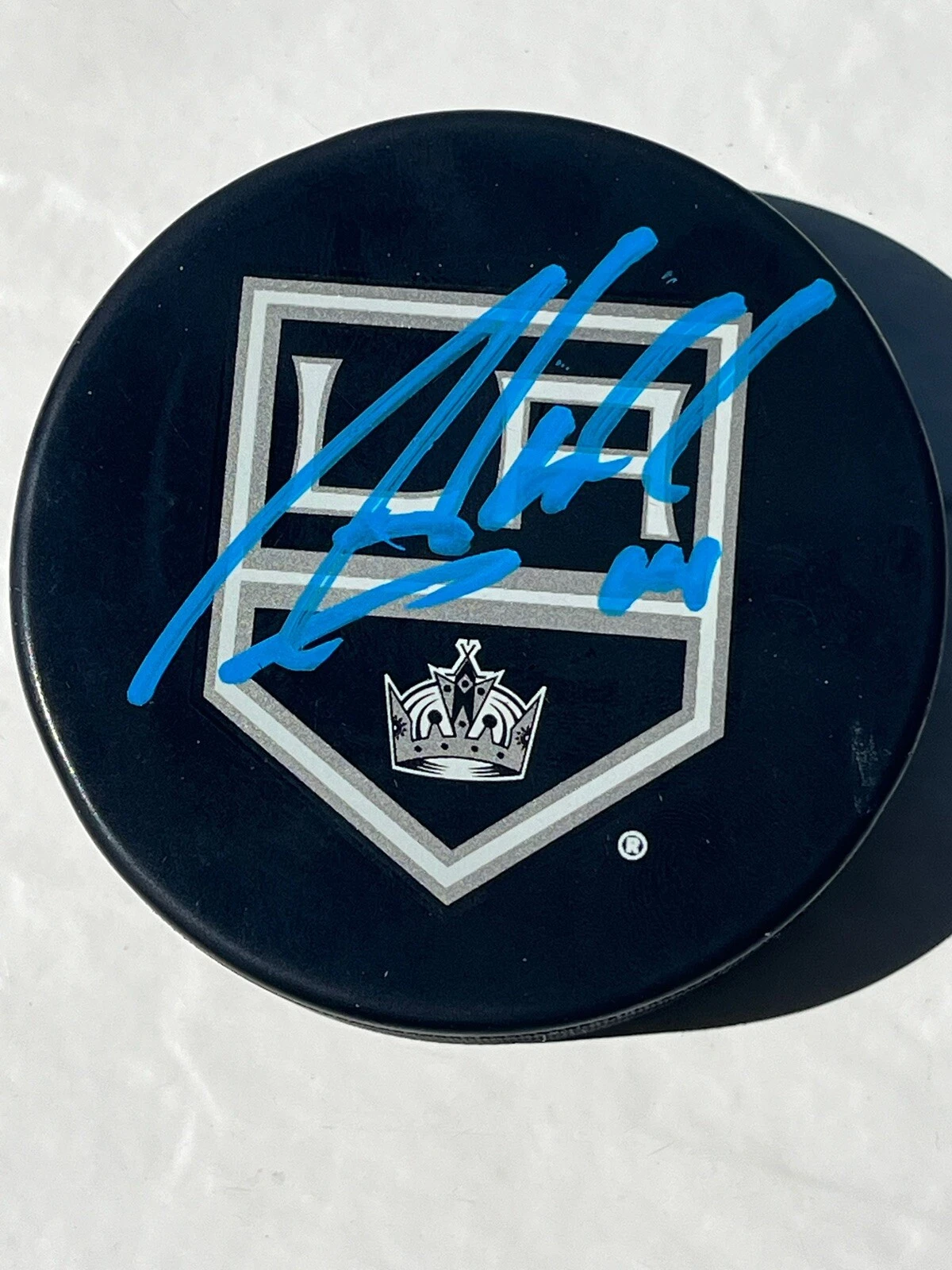 Justin Williams Signed Autographed Los Angeles Kings NHL Puck Beckett BAS Cert 2