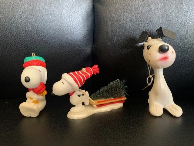 SNOOPY LOT OF 2 VINTAGE HALLMARK ORNAMENTS LATE 90's PLUS BONUS ORNAMENT