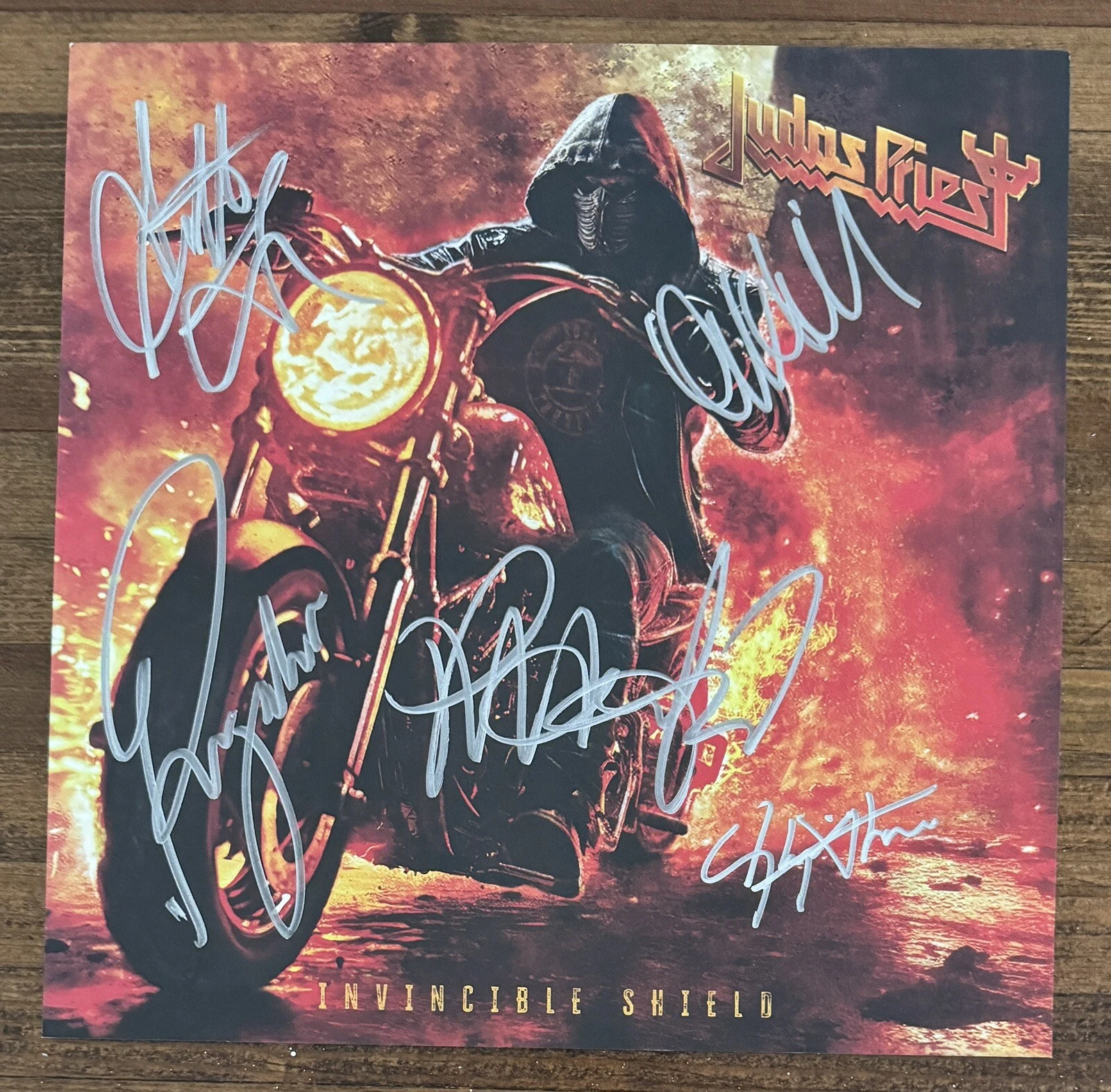 JUDAS PRIEST INVINCIBLE SHIELD 2LP VINYL & BAND SIGNED ART CARD BECKETT BAS COA