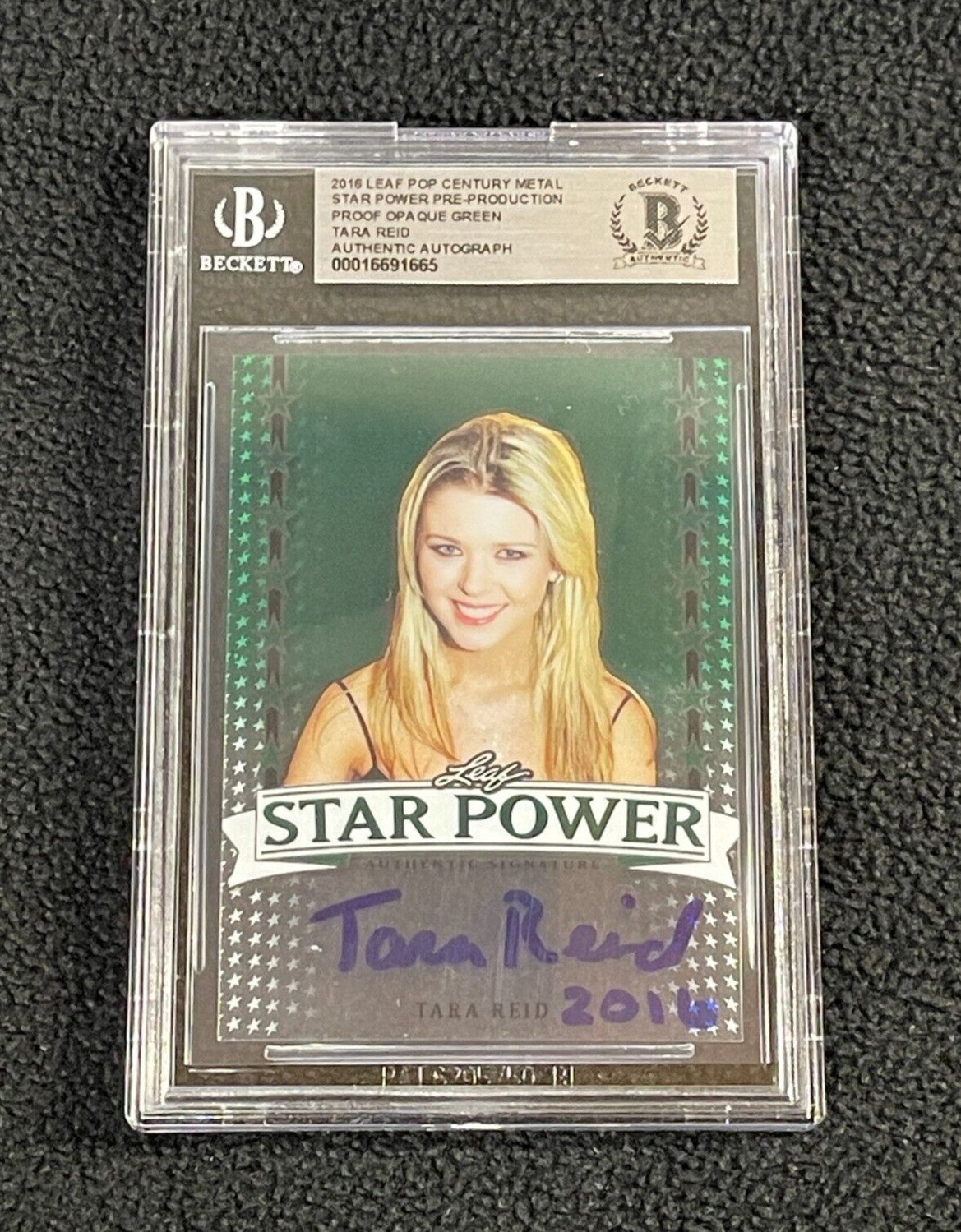 Tara Reid Signed 2016 Leaf Pop Century Opaque Green Promo Card Becket Certified