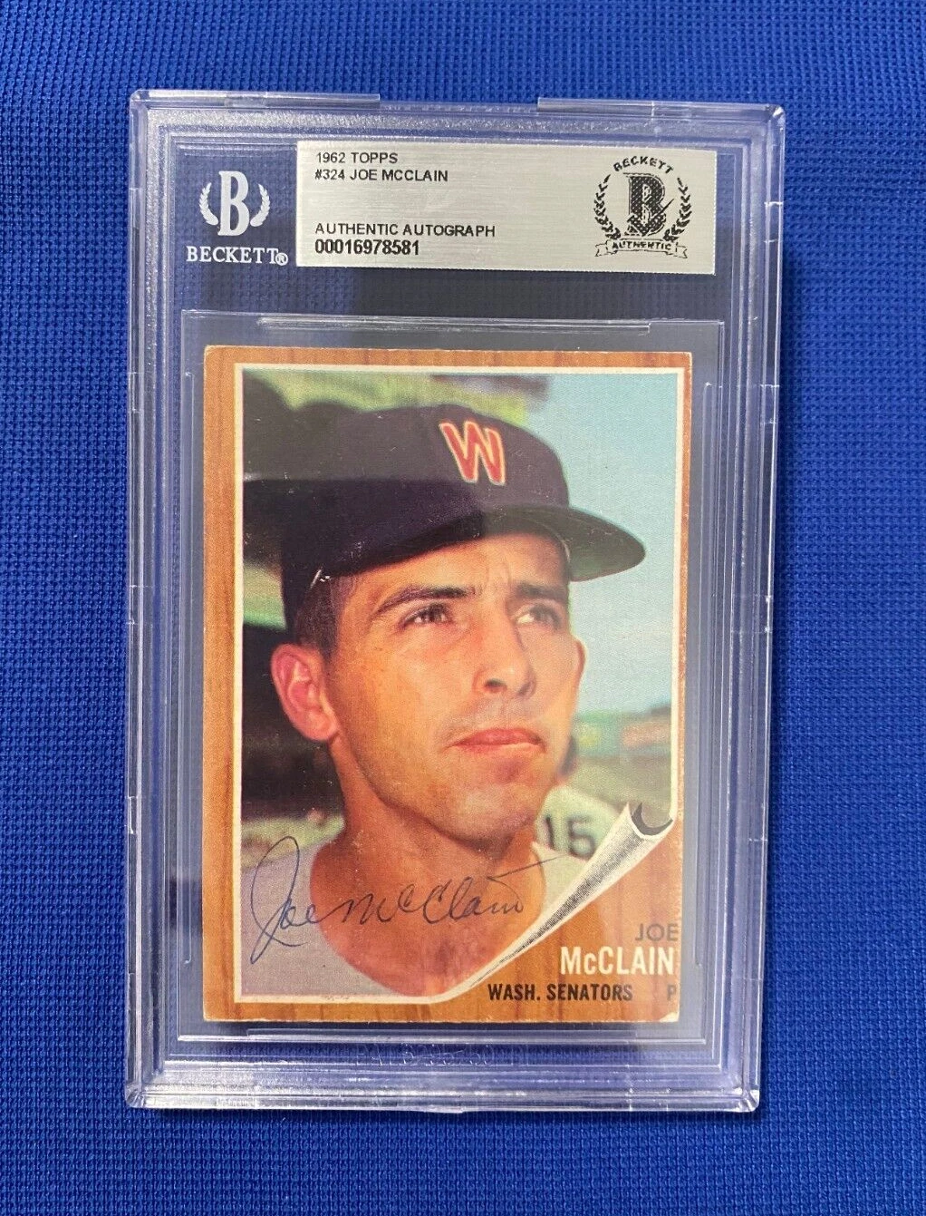 1962 TOPPS JOE MCCLAIN SENATORS SIGNED AUTOGRAPHED AUTO CARD #324 BECKETT AUTH