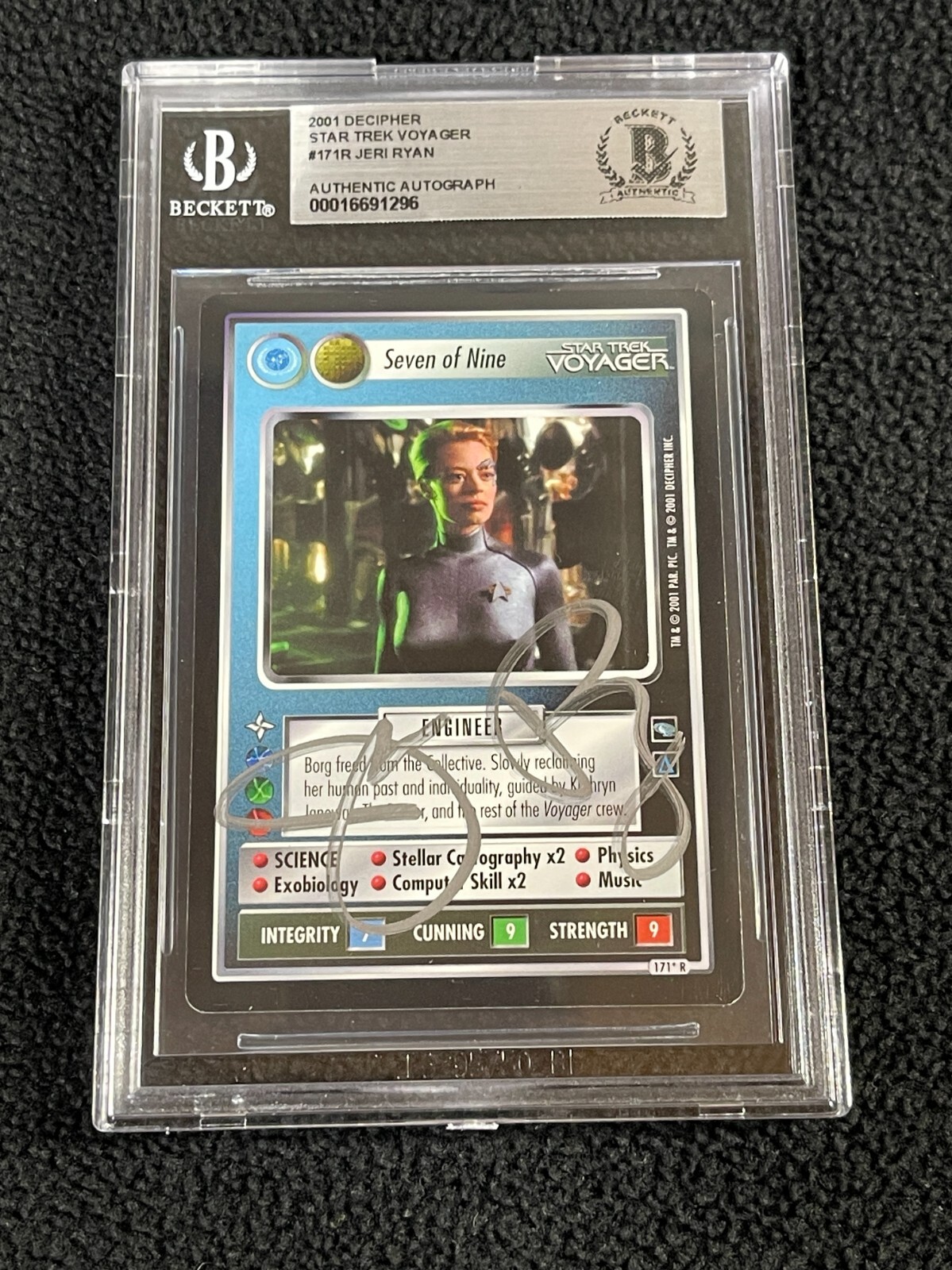 Jeri Ryan Signed 2001 Star Trek Voyager 7 of 9 Game Card Beckett Certified