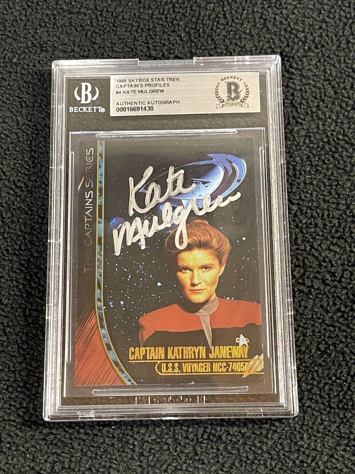 Kate Mulgrew Signed 1998 Skybox Star Trek Voyager Janeway Profiles Card Beckett