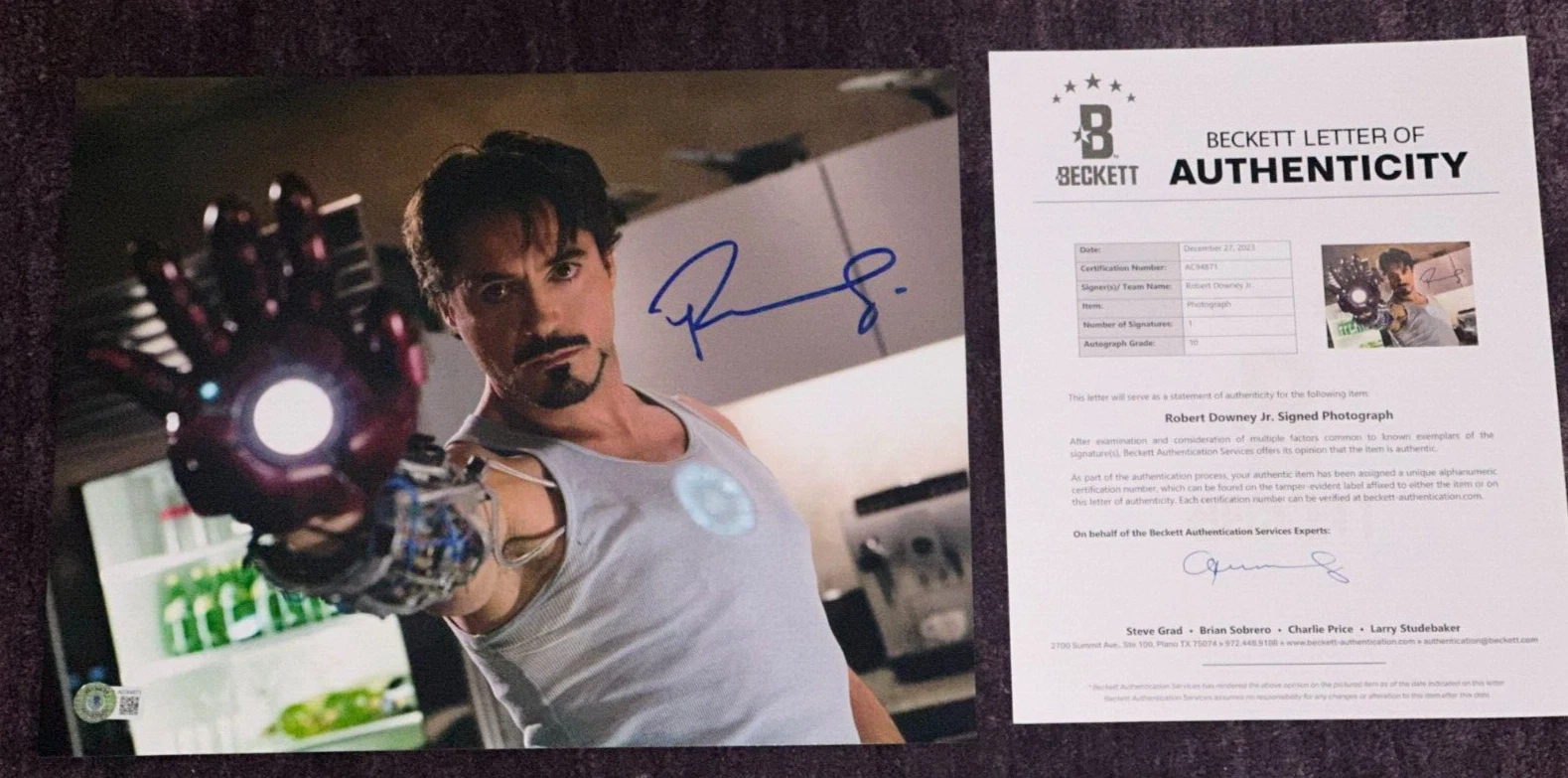 ROBERT DOWNEY JR. Signed IRON MAN 11x14 PHOTO with Beckett (BAS) LOA AUTO 10