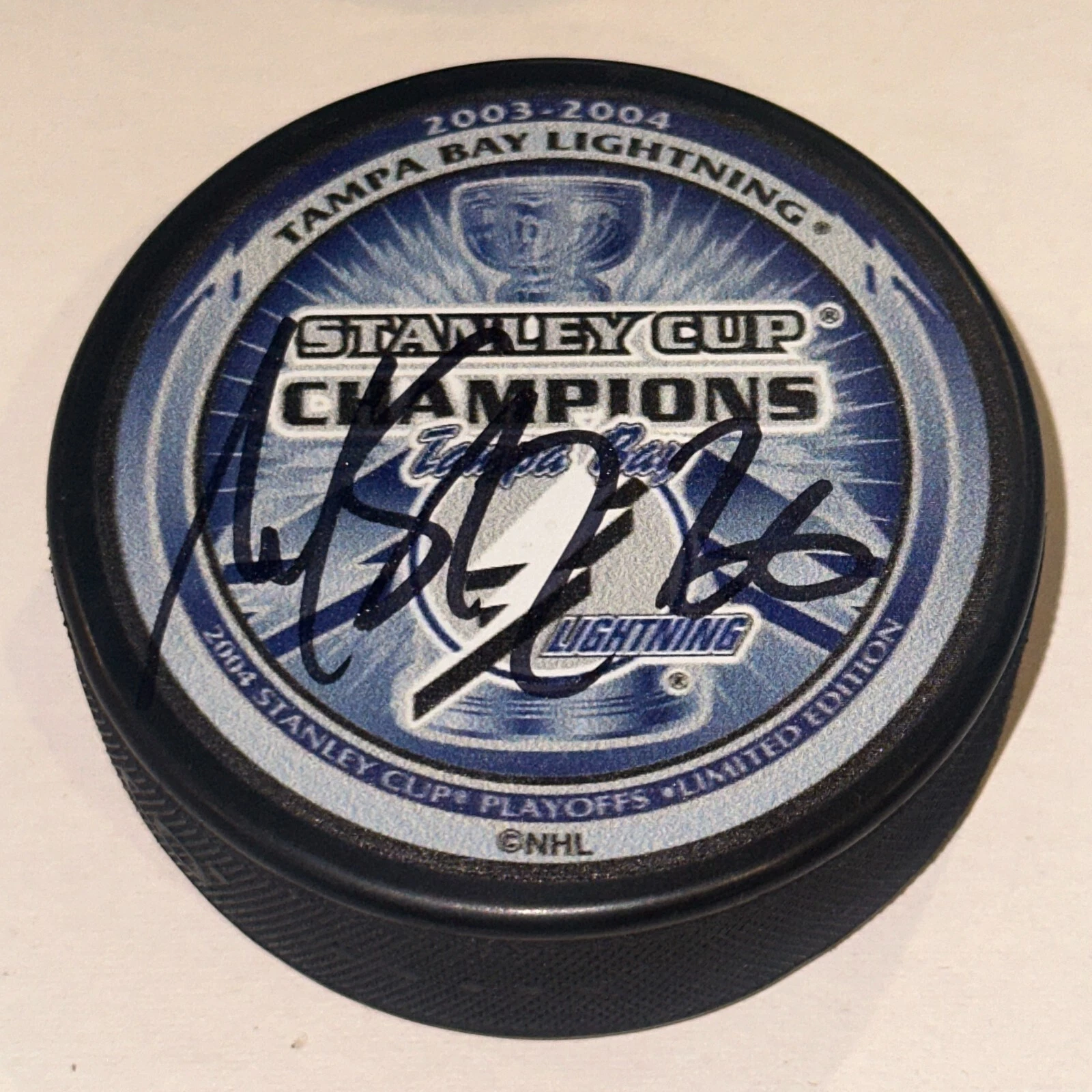 MARTIN ST. LOUIS Signed 2004 STANLEY CUP CHAMPS Puck Beckett Auth (BAS)