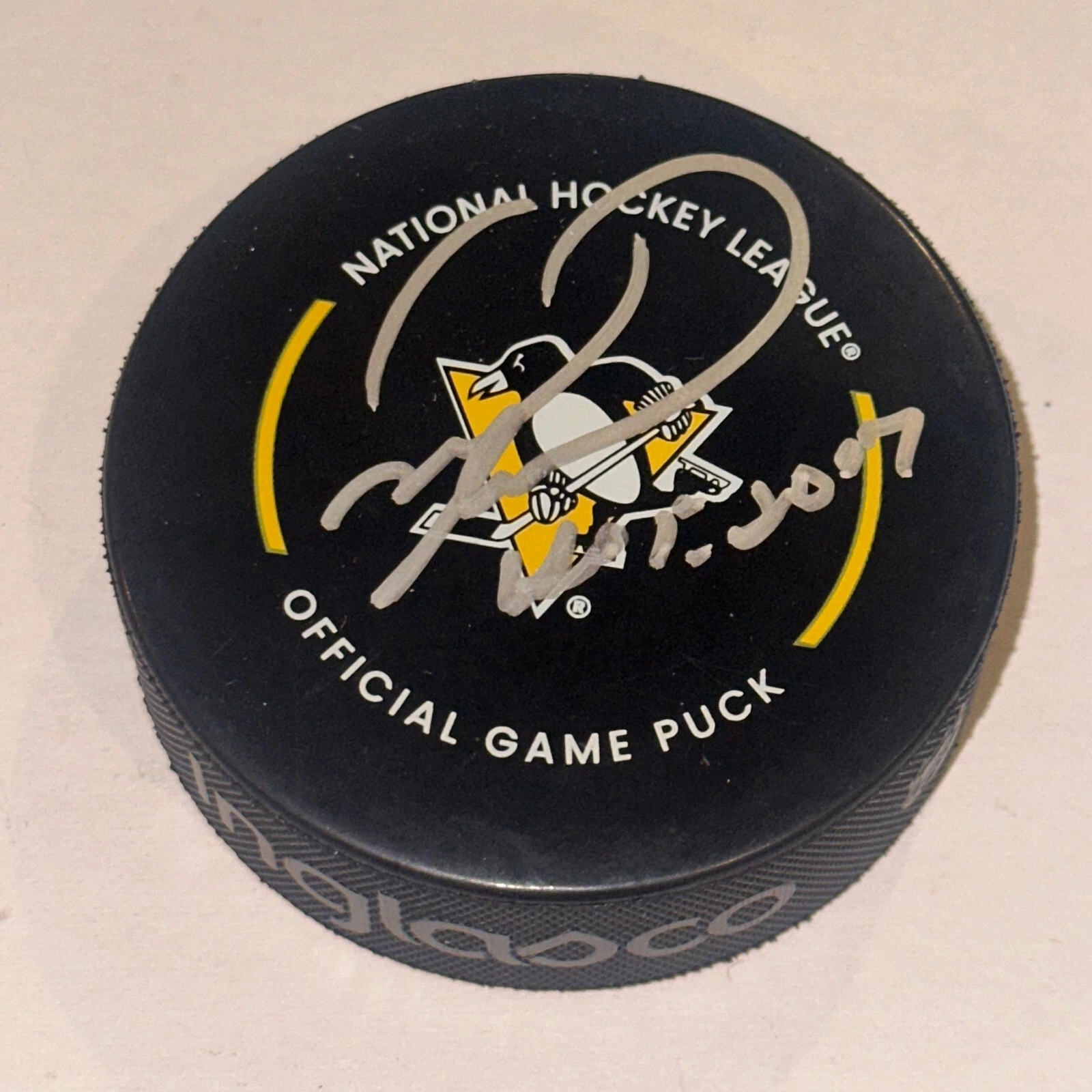 MARK RECCHI Signed Pittsburgh PENGUINS Official GAME Puck Beckett BAS w/ HOF Ins