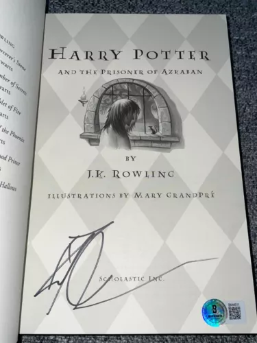 DANIEL RADCLIFFE SIGNED HARRY POTTER AND THE PRISONER OF AZKABAN BOOK BECKETT V1 COLLECTIBLE MEMORABILIA