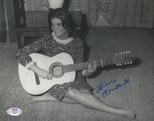 LINDA RONSTADT SIGNED AUTOGRAPH 8×10 PHOTO – BEAUTIFUL BAREFOOT SINGER PSA COA COLLECTIBLE MEMORABILIA