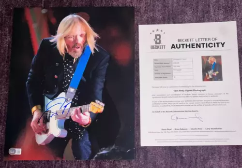 TOM PETTY Signed CONCERT 11x14 PHOTO w/ Beckett (BAS) LOA AUTO 10