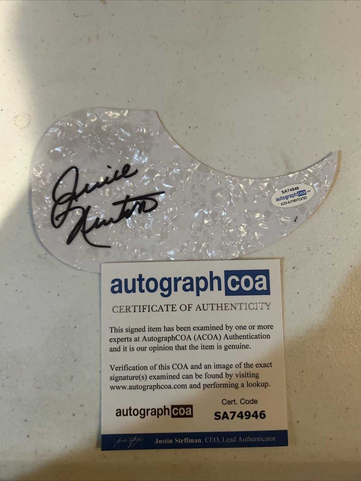 JUICE NEWTON SIGNED AUTOGRAPH ACOUSTIC PICKGUARD GUITAR ACOA