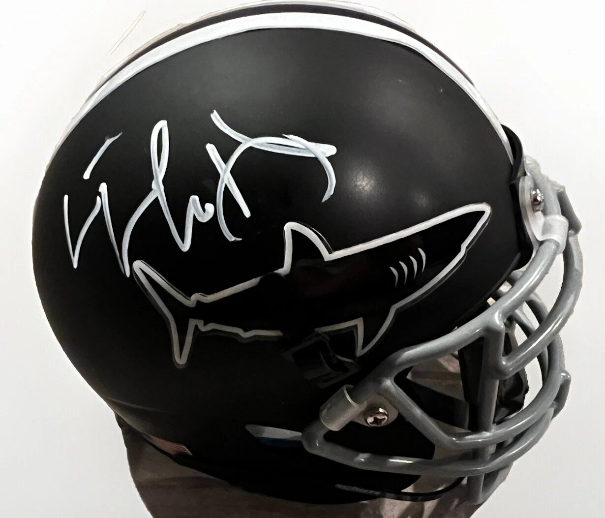 LL COOL J signed (ANY GIVEN SUNDAY) Movie Julian Mini Helmet BECKETT BP30413