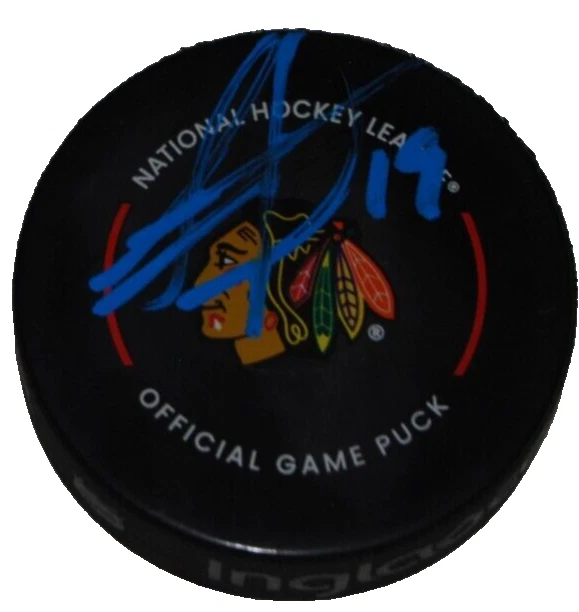 JONATHAN TOEWS signed (CHICAGO BLACKHAWKS) official game puck BECKETT BN71147
