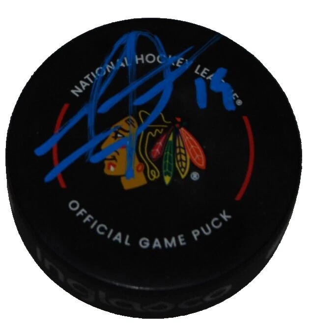 JONATHAN TOEWS signed (CHICAGO BLACKHAWKS) official game puck BECKETT BN71152