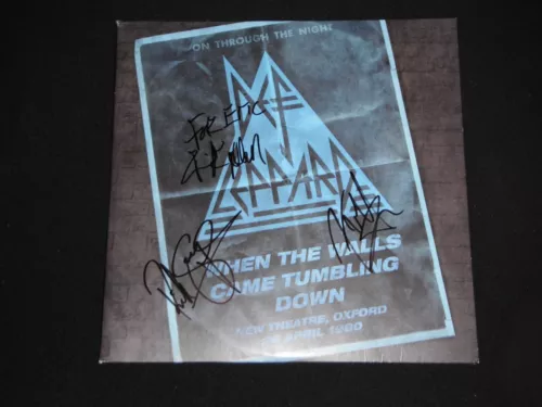DEF LEPPARD GROUP SIGNED WHEN THE WALLS CAME TUMBLING DOWN VINYL ALBUM COLLECTIBLE MEMORABILIA
