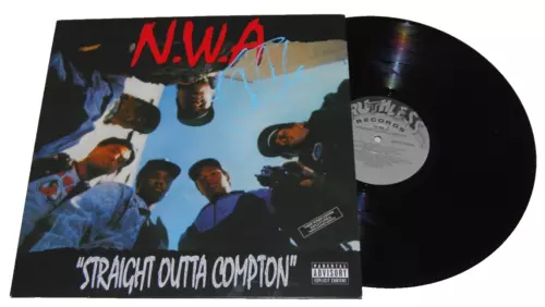 ICE CUBE SIGNED (STRAIGHT OUTTA COMPTON) NWA VINYL RECORD LP BECKETT BN71221 COLLECTIBLE MEMORABILIA