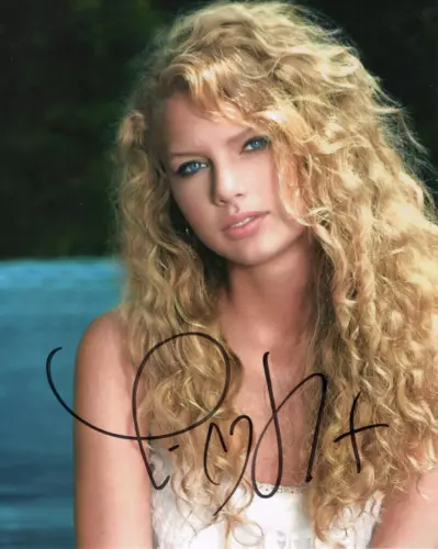 TAYLOR SWIFT SIGNED AUTOGRAPH 8×10 ORIGINAL PROMO PHOTO DEBUT ERA SIGNATURE! JSA COLLECTIBLE MEMORABILIA