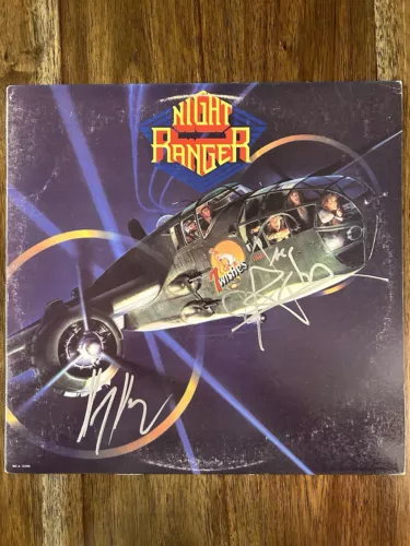 ‘NIGHT RANGER’ BAND SIGNED VINYL ALBUM ‘7 WISHES’ JACK BLADES & KELLY COLLECTIBLE MEMORABILIA