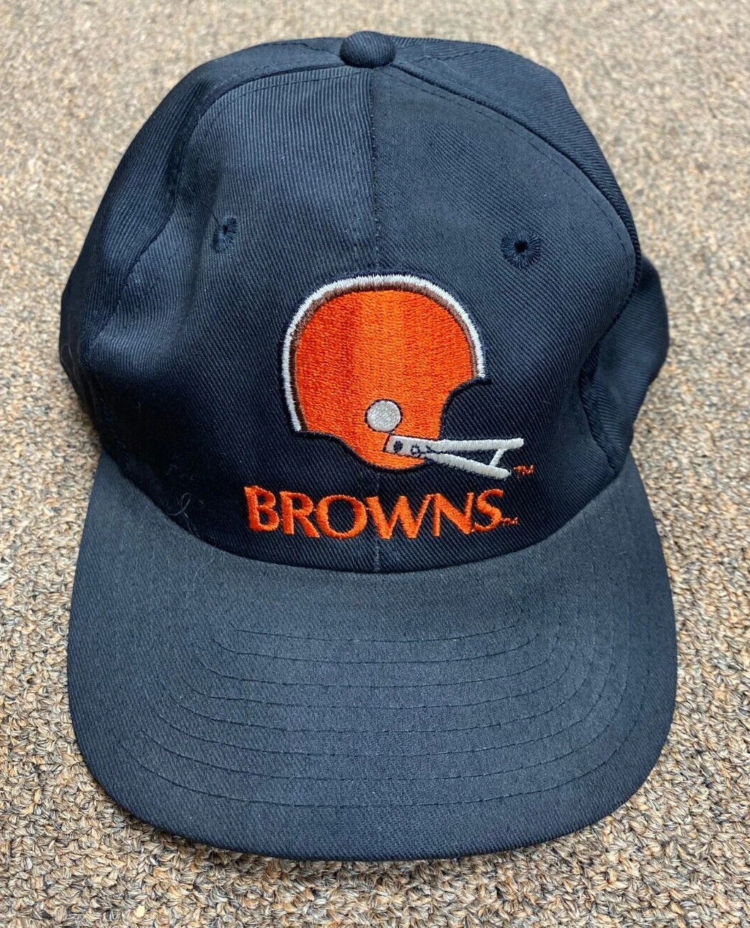 VINTAGE NFL FOOTBALL CLEVELAND BROWNS TEAM LOGO COLLECTIBLE HAT RARE ** COLLECTIBLE MEMORABILIA