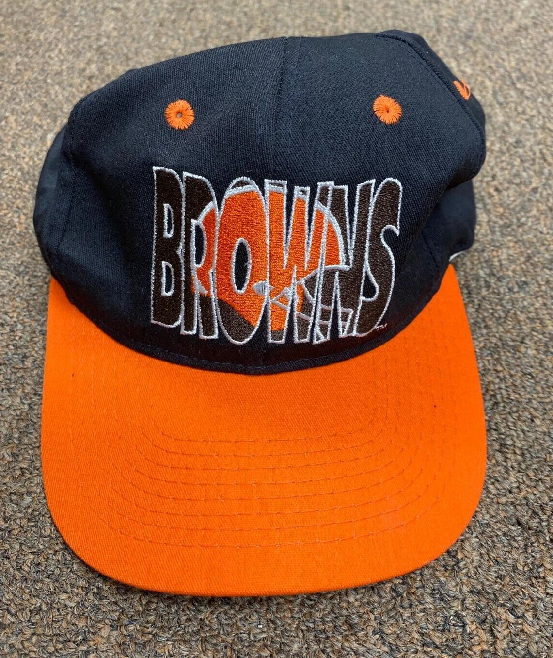 VINTAGE NFL FOOTBALL CLEVELAND BROWNS TEAM LOGO COLLECTIBLE HAT RARE ***