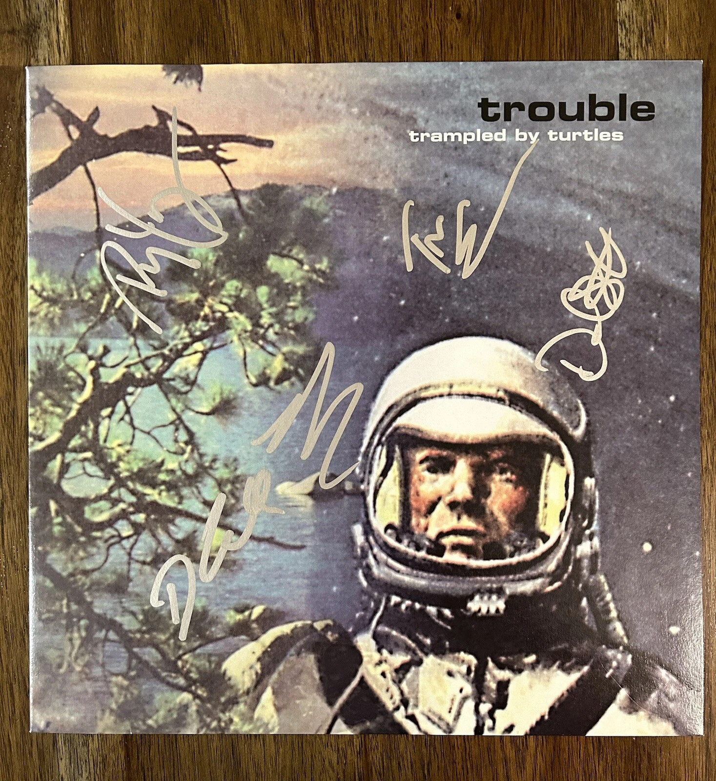 ‘TRAMPLED BY TURTLES’ BLUEGRASS BAND SIGNED VINYL ALBUM ‘TROUBLE’ COLLECTIBLE MEMORABILIA