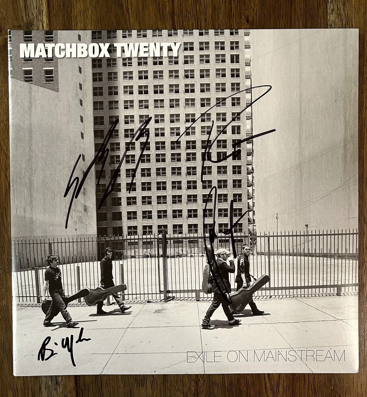 ‘MATCHBOX TWENTY’ FULL BAND SIGNED EXILE ON MAINSTREAM VINYL ALBUM ROB THOMAS +3 COLLECTIBLE MEMORABILIA