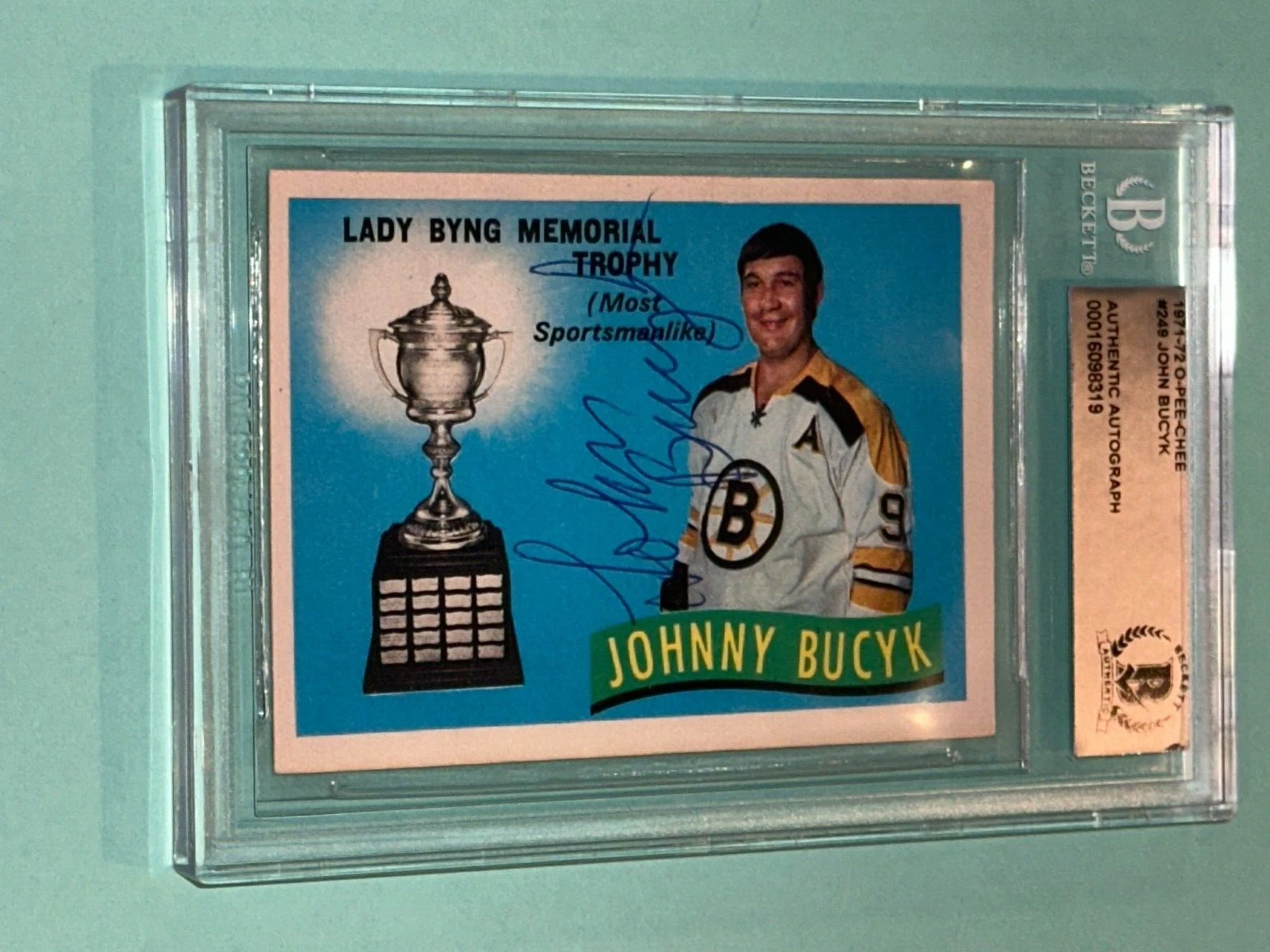 JOHNNY BUCYK Signed 1971-72 O-PEE-CHEE Card #249 Beckett BAS