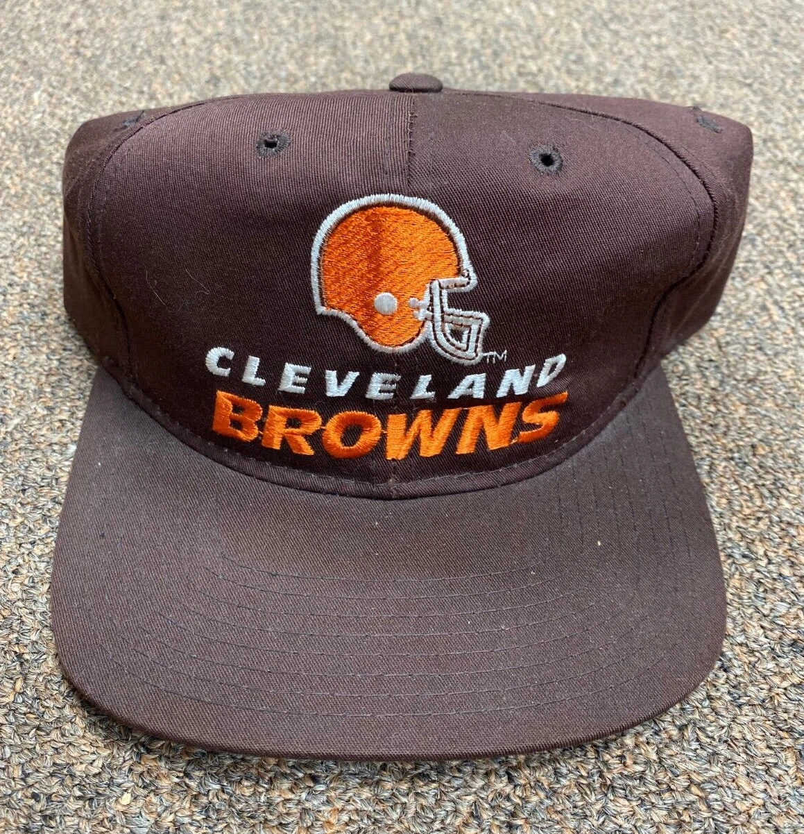 VINTAGE NFL FOOTBALL CLEVELAND BROWNS TEAM LOGO COLLECTIBLE HAT RARE * COLLECTIBLE MEMORABILIA