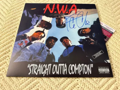 ICE CUBE SIGNED STRAIGHT OUTTA COMPTON VINYL RECORD ALBUM JSA AUTHENTICATED COA COLLECTIBLE MEMORABILIA
