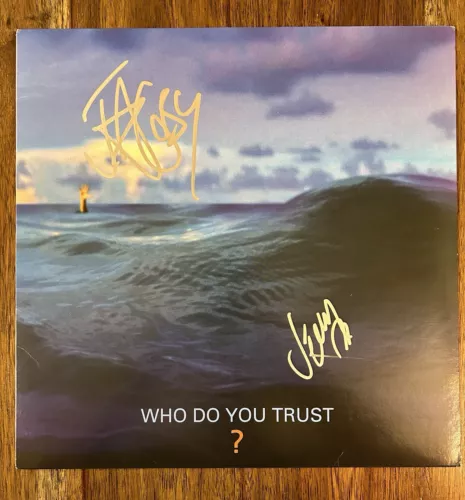 PAPA ROACH SIGNED VINYL ALBUM WHO DO YOU TRUST JACOBY SHADDIX & JERRY HORTON COLLECTIBLE MEMORABILIA