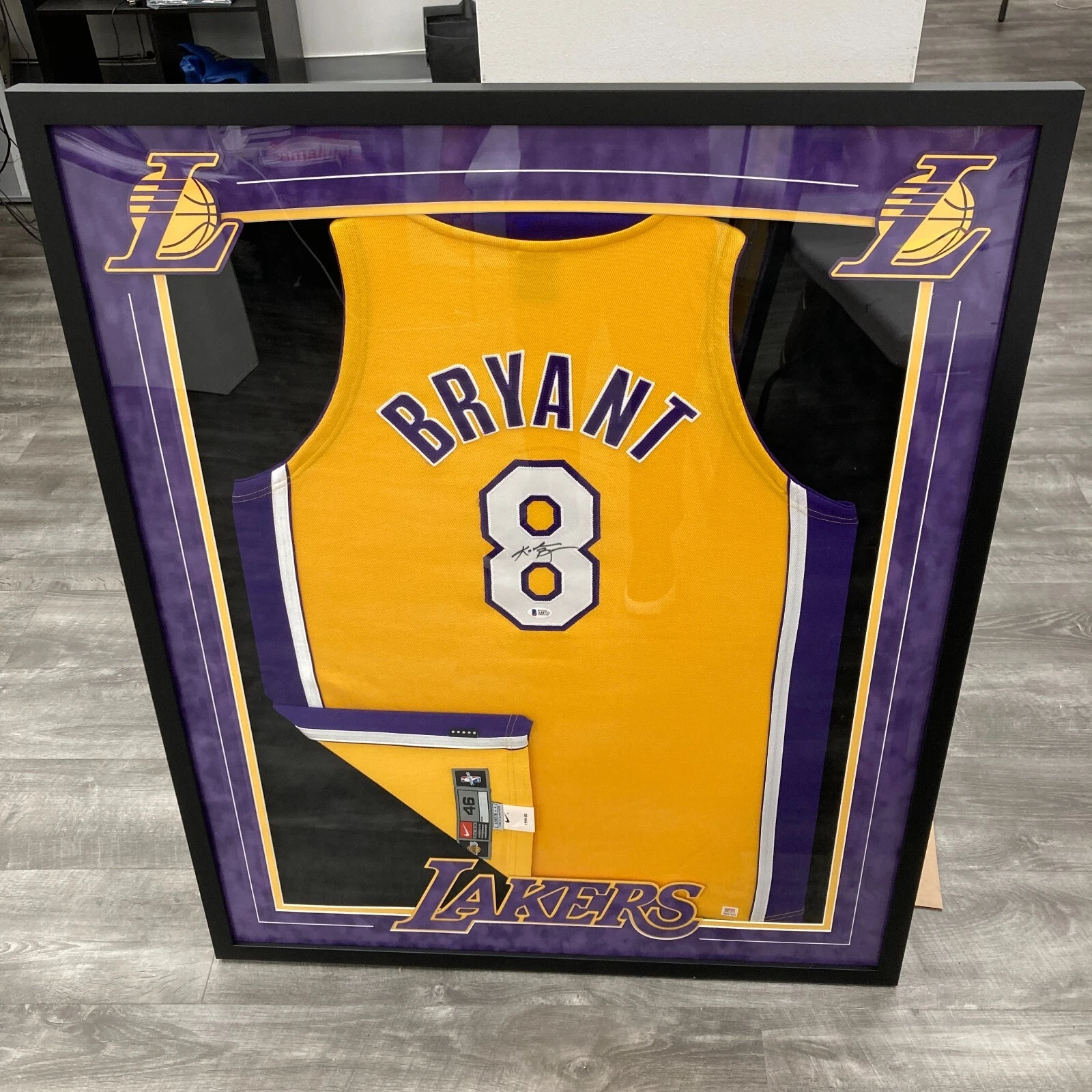 Kobe Bryant Signed 1999 Game Issued Los Angeles Lakers Jersey Framed Beckett