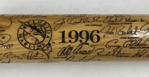 1996 HEAVY HITTER FLORIDA MARLINS TEAM SIGNED LIMITED EDITION BAT W/BOX