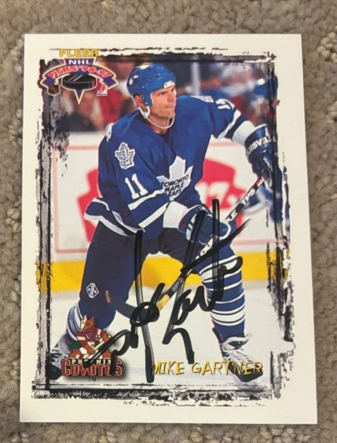 1996-97 Fleer NHL Picks Mike Gartner signed autographed card Toronto Maple Leafs