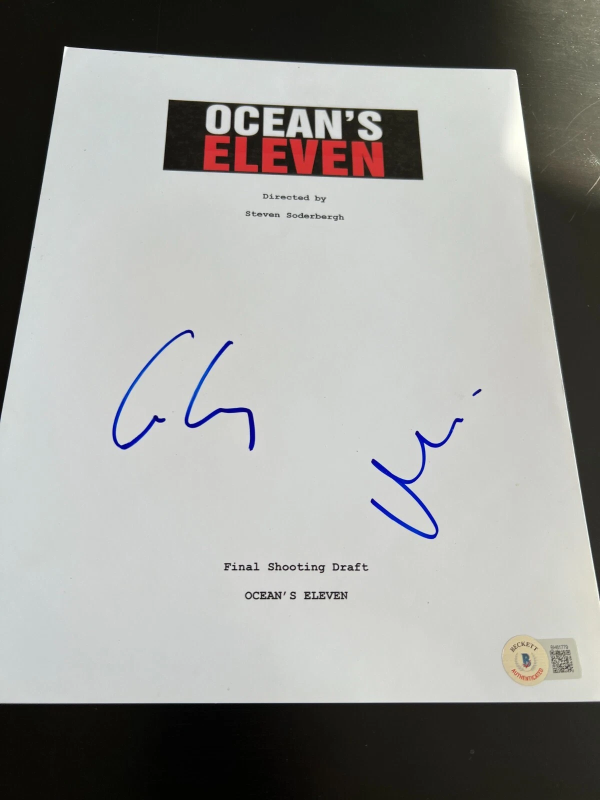 GEORGE CLOONEY DAMON SIGNED AUTOGRAPH MOVIE SCRIPT OCEANS ELEVEN BECKETT BAS COA