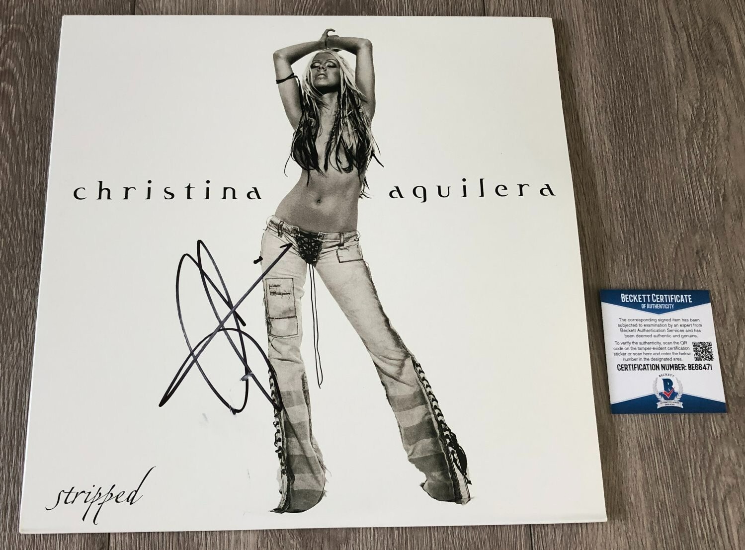 CHRISTINA AGUILERA SIGNED AUTOGRAPH STRIPPED VINYL w/EXACT PROOF & BECKETT COA