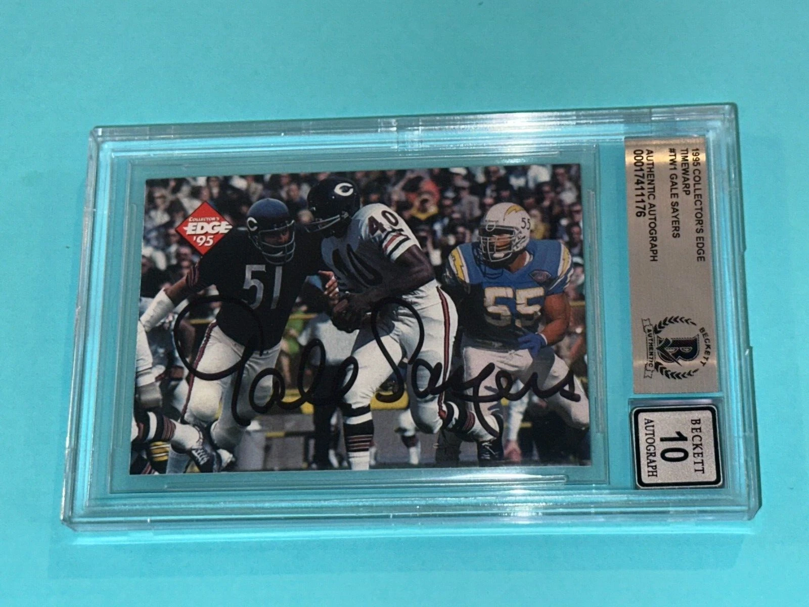 GALE SAYERS Signed 1995 COLLECTOR'S EDGE TIMEWARP Card #TW1 Beckett BAS AUTO 10