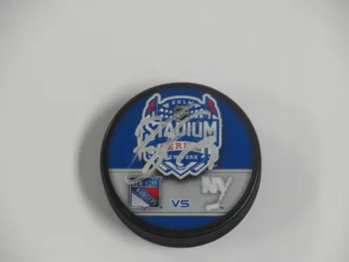 BRAD RICHARDS SIGNED 2014 STADIUM SERIES RANGERS VS. ISLANDERS DUELING PUCK