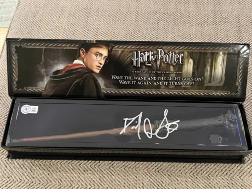 DANIEL RADCLIFFE SIGNED HARRY POTTER WAND ILLUMINATING AUTOGRAPH BECKETT COA E COLLECTIBLE MEMORABILIA