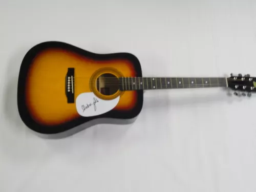 MICKEY GUYTON SIGNED FULL-SIZE SUNBURST ACOUSTIC GUITAR BETTER THAN YOU LEFT ME COLLECTIBLE MEMORABILIA