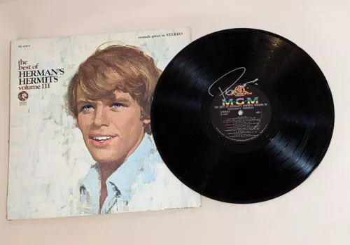 PETER NOONE OF HERMAN’S HERMITS SIGNED THE BEST OF VOLUME 3 VINYL RECORD COA COLLECTIBLE MEMORABILIA