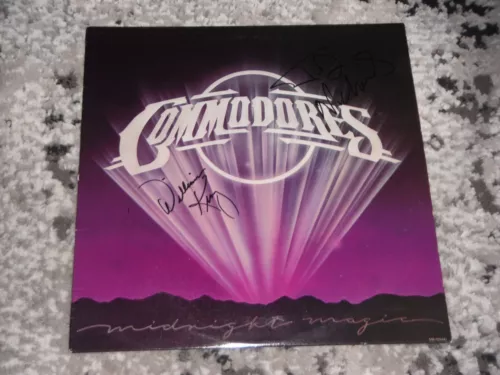 THE COMMODORES SIGNED MIDNIGHT MAGIC VINYL ALBUM WILLIAM KING + JD NICHOLAS COLLECTIBLE MEMORABILIA