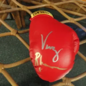 VING RHAMES SIGNED EVERLAST BOXING GLOVE UNDISPUTED