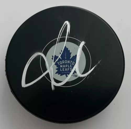 AUSTON MATTHEWS SIGNED TORONTO MAPLE LEAFS PUCK W/PROOF & BECKETT BAS COA COLLECTIBLE MEMORABILIA