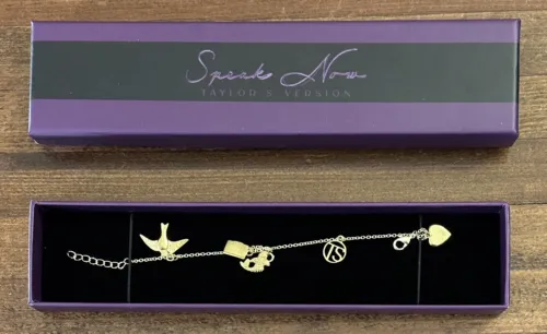 BRAND NEW OFFICIAL TAYLOR SWIFT SPEAK NOW TV CHARM BRACELET 18K GOLD PLATED COLLECTIBLE MEMORABILIA
