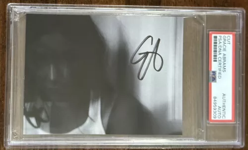 GRACIE ABRAMS SIGNED GOOD RIDDANCE PICTURE AUTOGRAPH PSA DNA TAYLOR SWIFT ERAS COLLECTIBLE MEMORABILIA