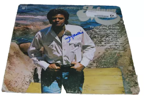 JOHNNY MATHIS SIGNED (I’M COMING HOME) VINYL ALBUM RECORD BECKETT BAS BM027326 COLLECTIBLE MEMORABILIA