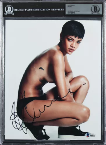 RIHANNA AUTHENTIC SIGNED 8×10 SEXY PHOTO AUTOGRAPHED BAS SLABBED COLLECTIBLE MEMORABILIA