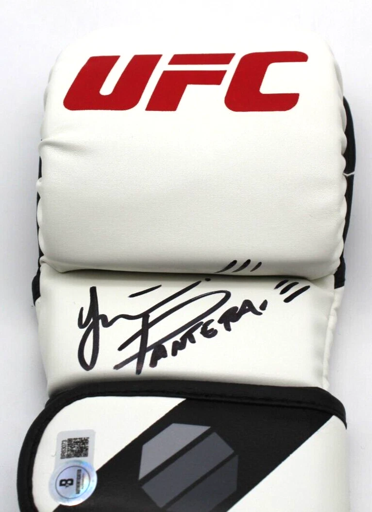 Yair Rodriguez Signed UFC Glove El Pantera w/Beckett COA MMA Champion BR63073