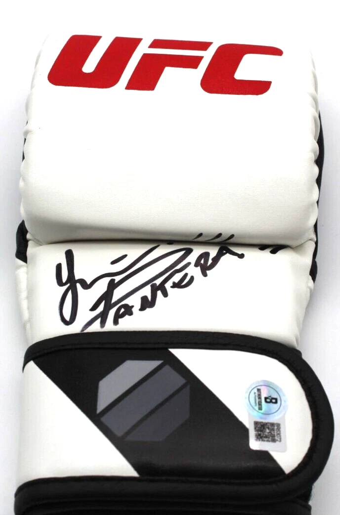Yair Rodriguez Signed UFC Glove El Pantera w/Beckett COA MMA Champion BR63072