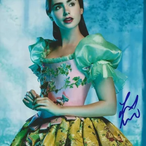 **GFA Mirror Mirror *LILY COLLINS* Signed 8x10 Photo PROOF AD2 COA**