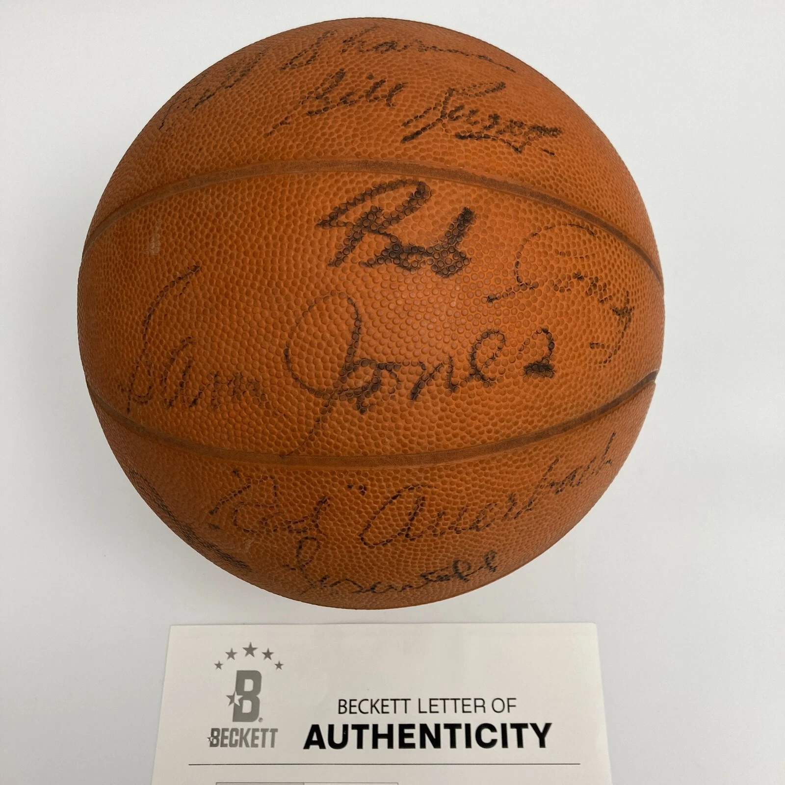 1960-61 BOSTON CELTICS NBA CHAMPS TEAM SIGNED VINTAGE BASKETBALL BECKETT COA COLLECTIBLE MEMORABILIA